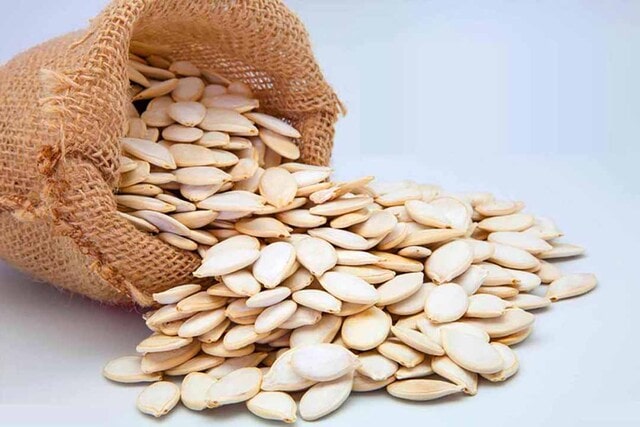 Sinh lý yếu ăn gì cho khỏe - Hạt bí ngô đỏ